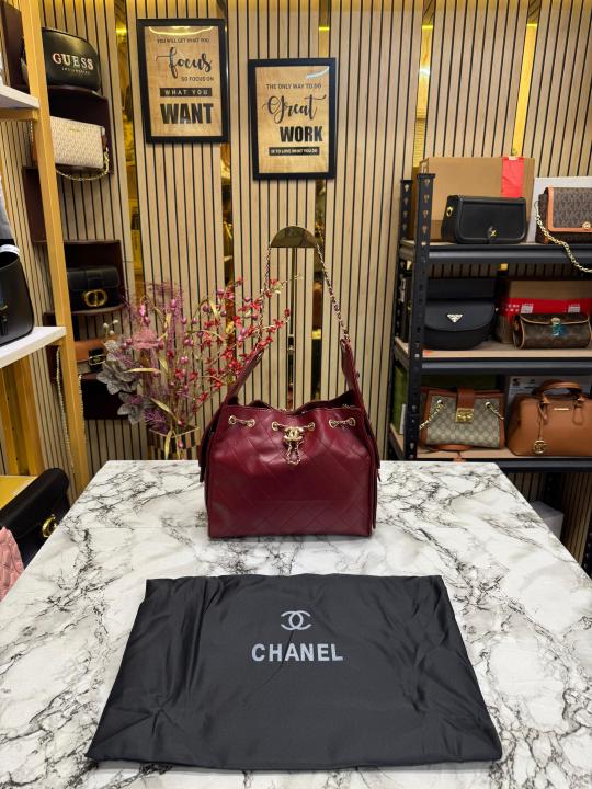 Chane l handbag Grained calfskin & gold tone metal maroon