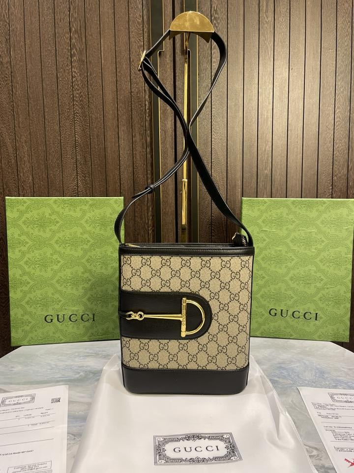 Gucc i 73 unisex sidebody bag with og box 312