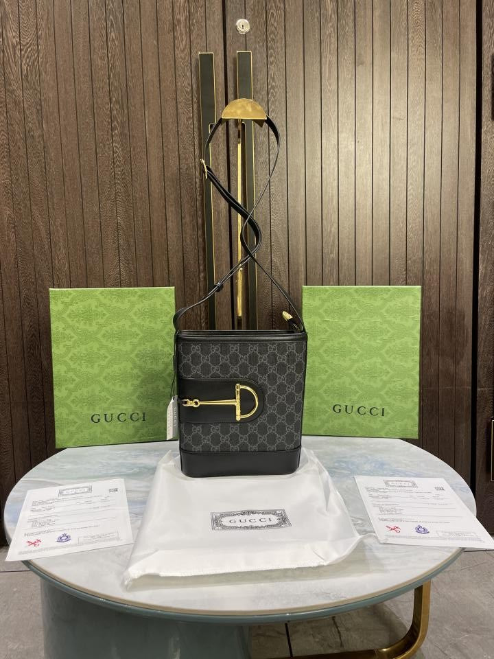 Gucc i 73 unisex sidebody bag with og box 310
