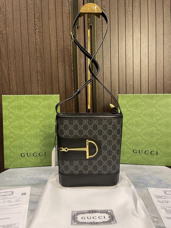 Gucc i 73 unisex sidebody bag with og box 310