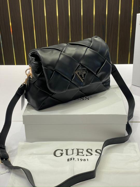 Guess structure shoulder bag with og box(017 black)