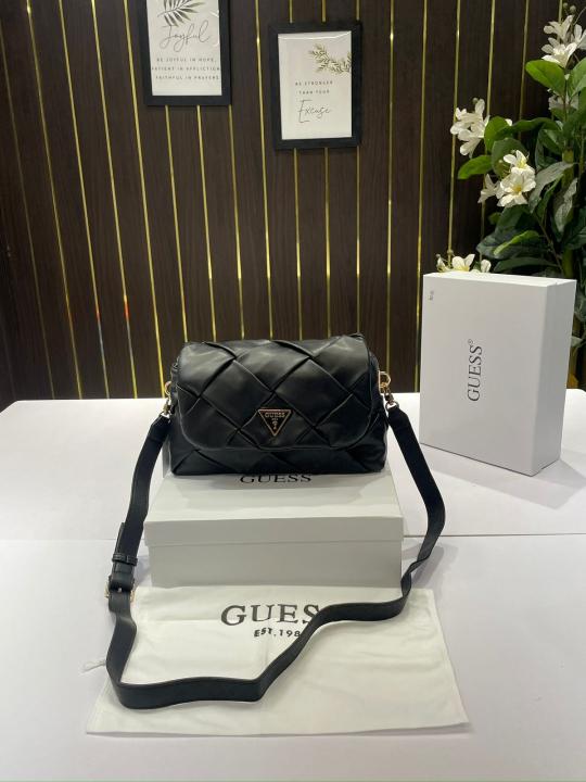 Guess structure shoulder bag with og box(017 black)