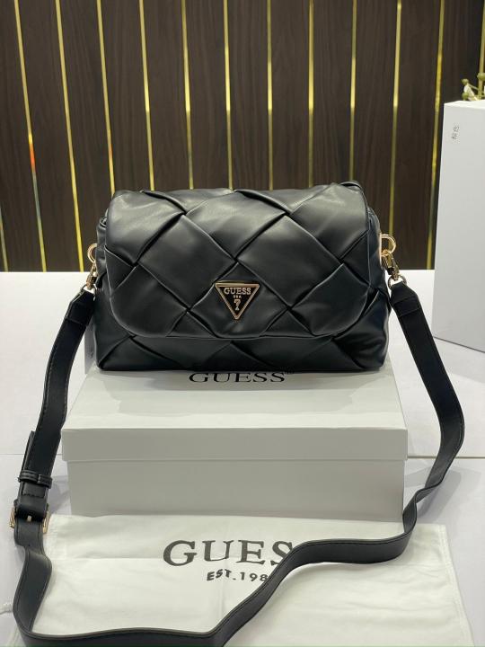 Guess structure shoulder bag with og box(017 black)