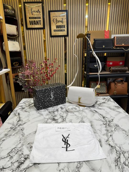 (Ysl) Yves Saint Laurent Le Hobo Shoulder Bag With Box And Dust Bag (2428 1 White)