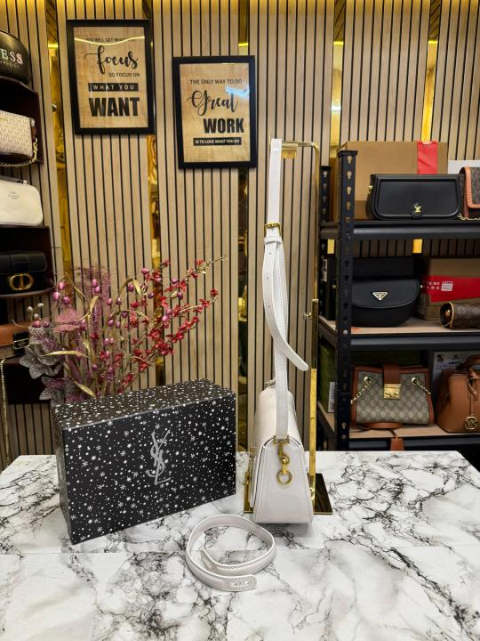 (Ysl) Yves Saint Laurent Le Hobo Shoulder Bag With Box And Dust Bag (2428 1 White)