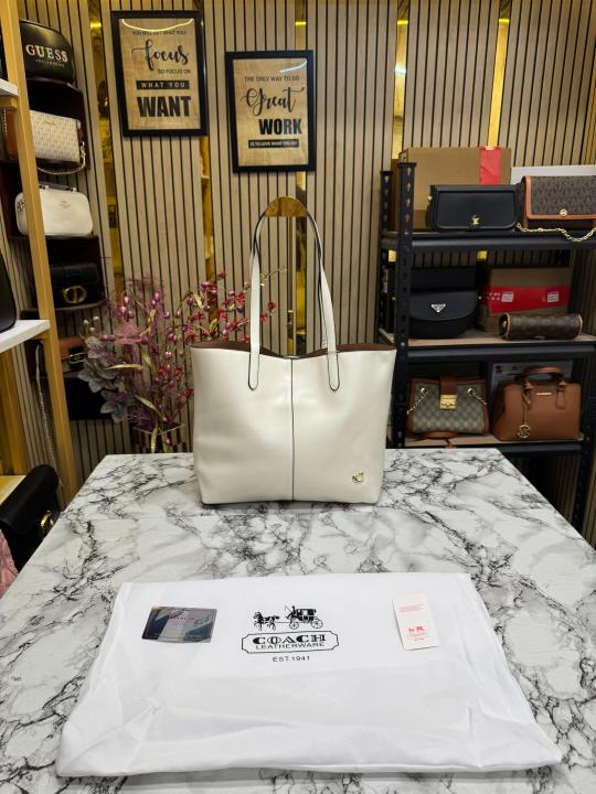Coach North Leather Tote Bag Premium Quality With Dust Bag (White)