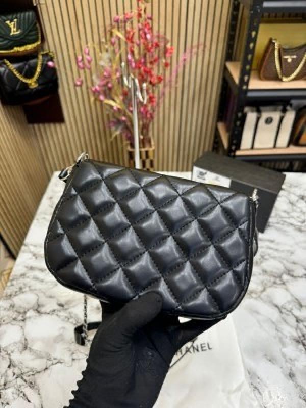 CHANE L CC WOMENS FLAP LAMBSKIN SHOULDER BAG WITH OG BOX AND DUST BAG PREMIUM QUALITY (BLACK)