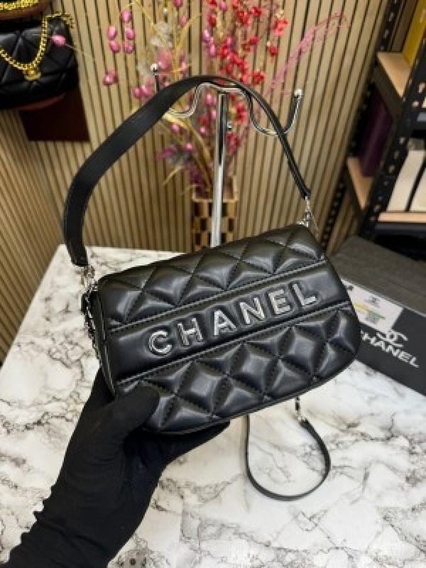 CHANE L CC WOMENS FLAP LAMBSKIN SHOULDER BAG WITH OG BOX AND DUST BAG PREMIUM QUALITY (BLACK)
