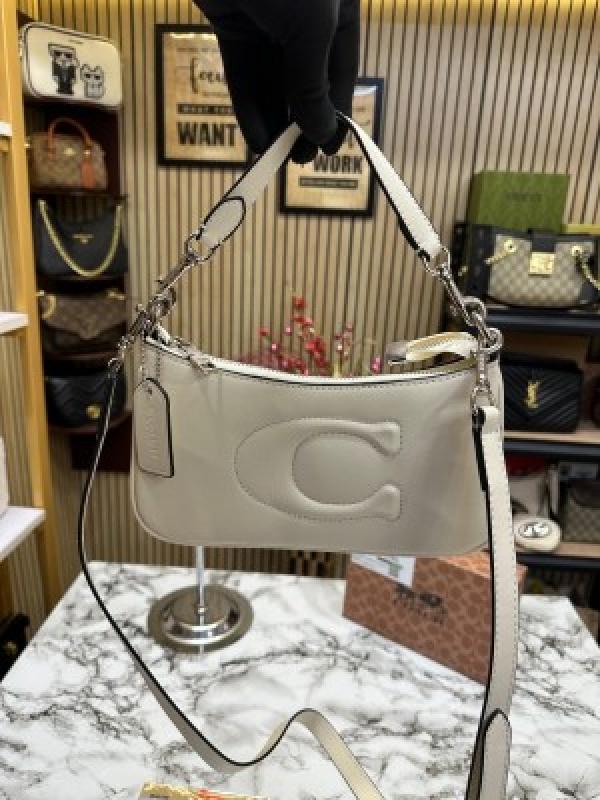 Coach Teri Shoulder Bag With Box And Dust Bag (White)
