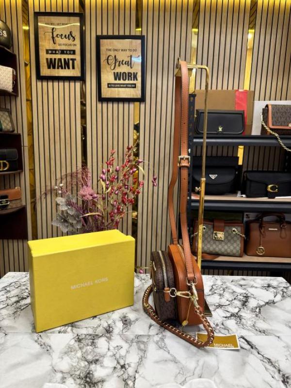 MICHAEL KORS JET SET DUAL SHOULDER BAG WITH OG BOX AND DUST BAG (BROWN)