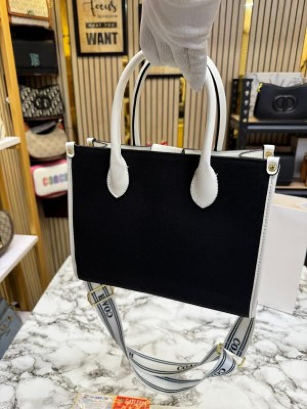 Coach Signature Canvas Shoulder Bag Tote With CarryBag (Black)