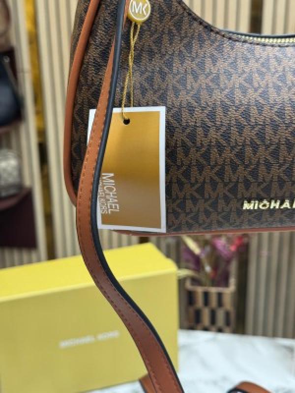 MICHAEL KORS HUDSON LEATHER WITH OG BOX AND DUST BAG INCLUDING CARRY BAG PREMIUM QUALITY (BROWN)