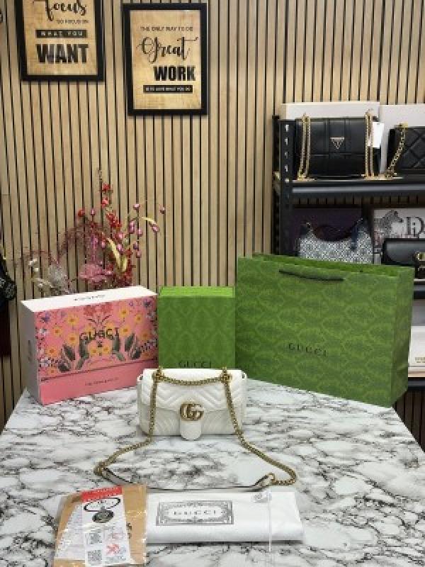 GUCC I MARMONT DOUBLE BOX PREMIUM QUALITY WITH DUST BAG AND BILL INCLUDING CARRY BAG (WHITE) 8257