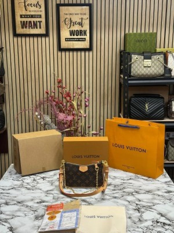 LOUIS VUITTON EASY SLING CHAIN POUCH WITH OG DOUBLE MAGNETIC BOX PREMIUM QUALITY WITH CARRY BAG (BROWN)