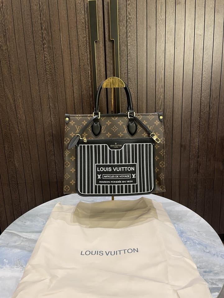 Louis  vuitton Tote bag with pouch 511