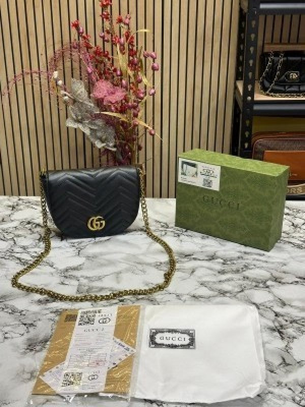 GUCC I GG MARMONT BLACK MATELASSE CHAIN MINI BAG (BLACK) DAMAGE