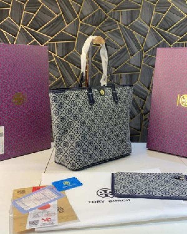 tory burch t monogram tote with og box amp dust bag amp extra pouch 1581