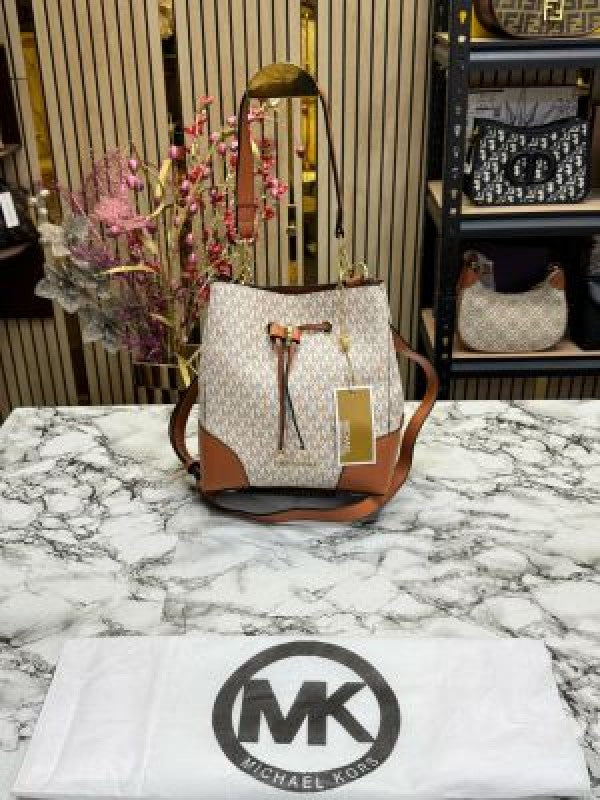 Michael Kors Mercer Premium Quality Bucket Bag With Dust Bag (Beige) 198
