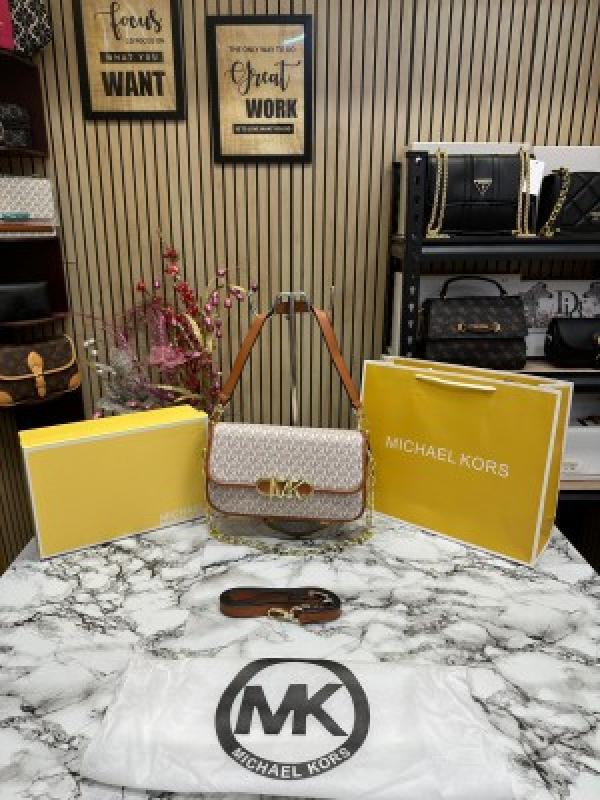 MICHAEL KORS MK PARKER LEATHER SHOULDER BAG WITH OG BOX AND DUST BAG WITH SHOULDER STRAP WITH CARRY BAG (BIEGE BROWN)