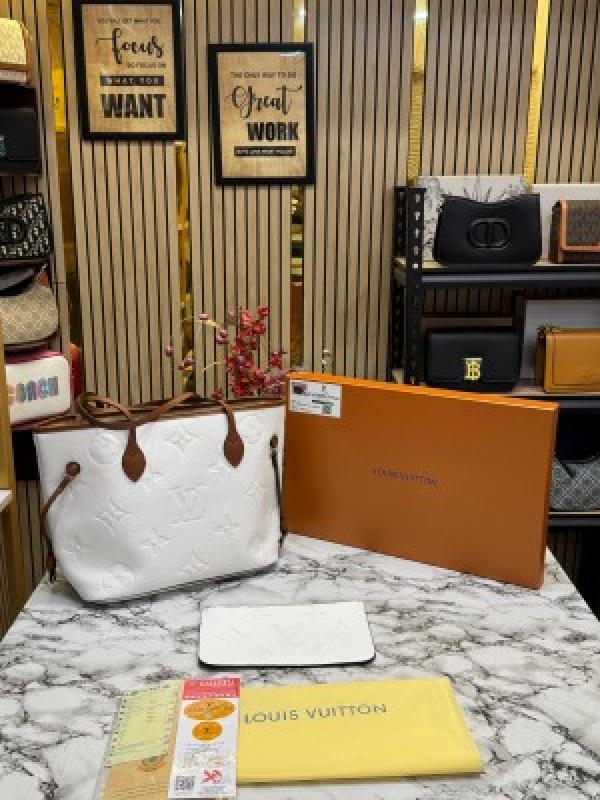 Louis Vuitton Neverfull MM Bag With Box And Dust Bag (White)