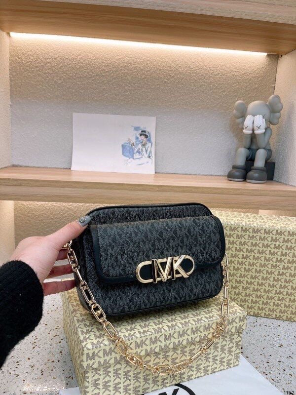 Michael Kors MK 2022ss Sling Bag with box black 56