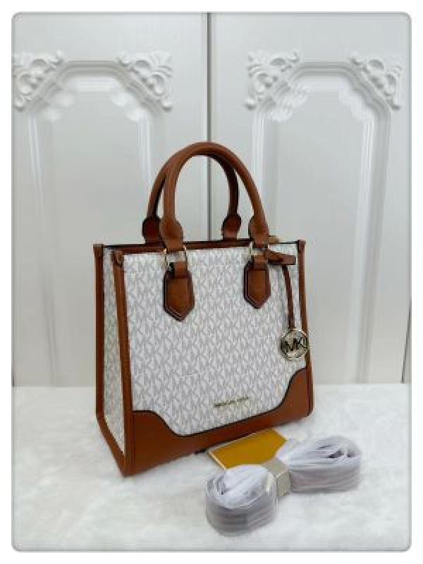 Michael Kors tote with dust cover 5318