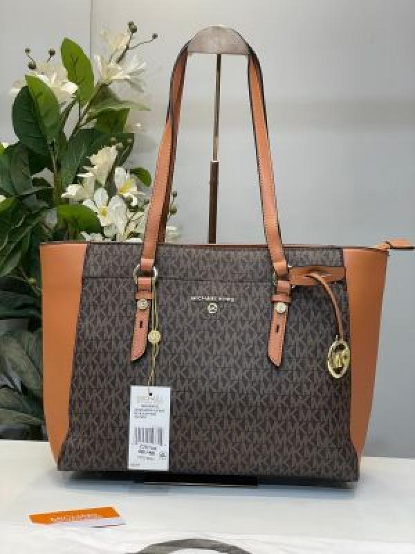 Michael Kors tote with dust cover 5328