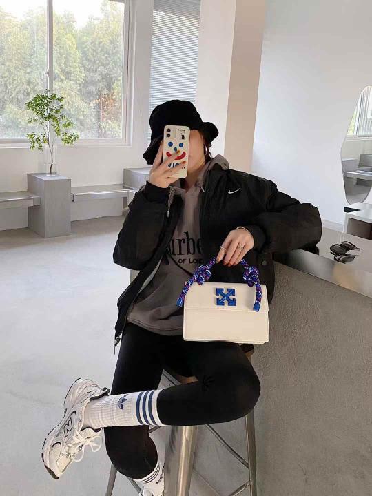 Off White Leather Insert Gummy white with Metallic Blue Arrows At Front. Rope Handle Jitney 1.4 Shoulder Bag (D88532 White)