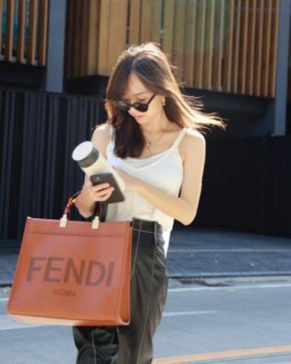fendi roma plain ladies trendy leather handbag (238) 35 cm big size