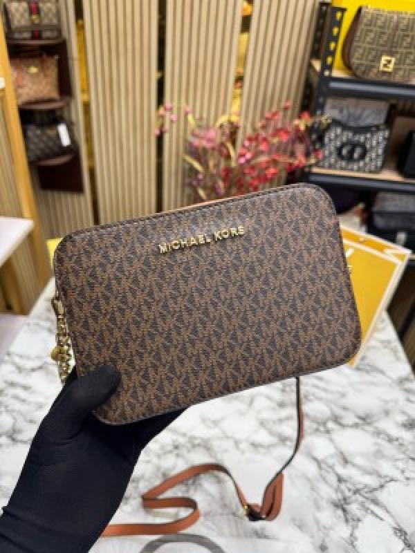 Michael Kors Jet Set Travel Bag With Box And Dust Bag Including CarryBag (Brown)