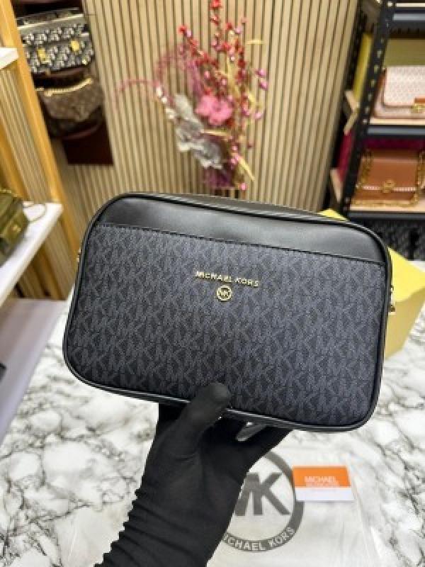 MICHAEL KORS HUDSON JETSET EAST WEST CAMERA BAG WITH ORIGINAL BOX AND DUST BAG (BLACK) 23008