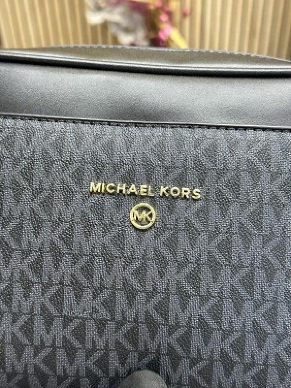 MICHAEL KORS HUDSON JETSET EAST WEST CAMERA BAG WITH ORIGINAL BOX AND DUST BAG (BLACK) 23008