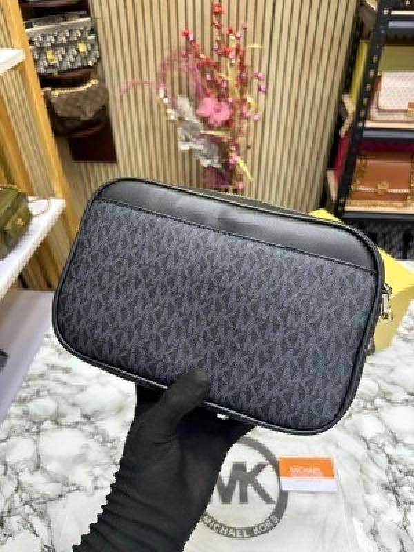 MICHAEL KORS HUDSON JETSET EAST WEST CAMERA BAG WITH ORIGINAL BOX AND DUST BAG (BLACK) 23008