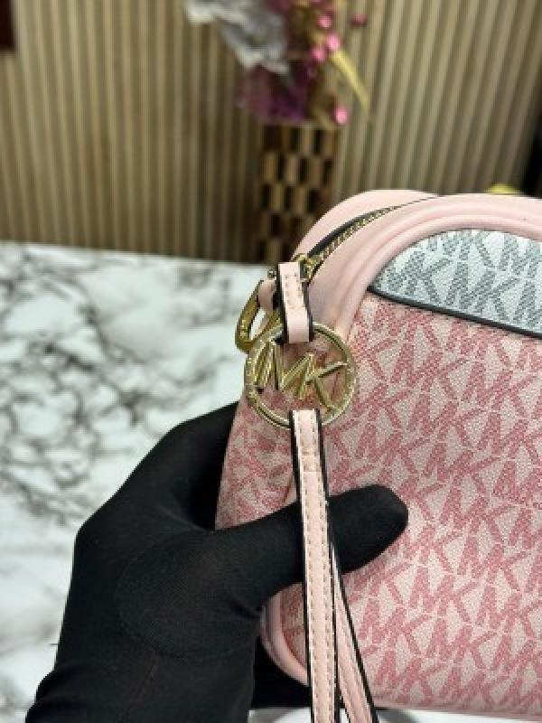 MICHAEL KORS HUDSON JETSET EAST WEST CAMERA BAG WITH ORIGINAL BOX AND DUST BAG (PINK) 23008