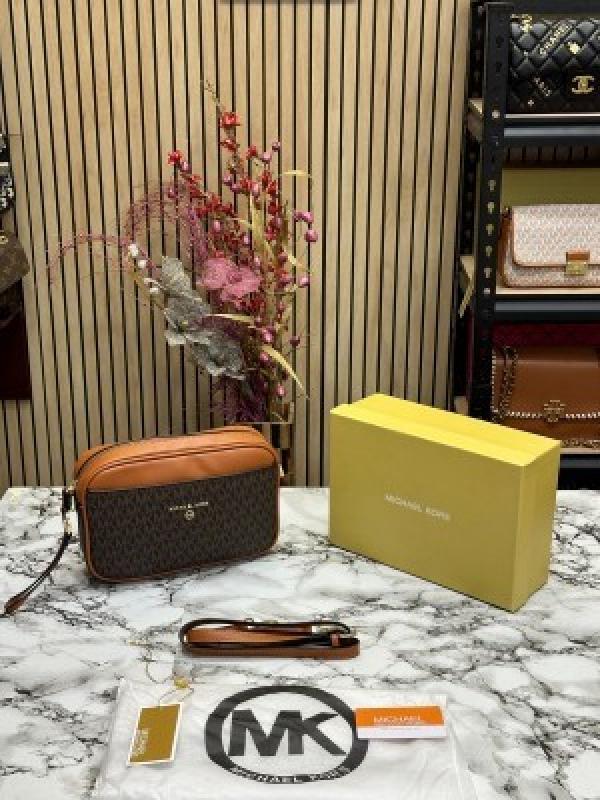 MICHAEL KORS HUDSON JETSET EAST WEST CAMERA BAG WITH ORIGINAL BOX AND DUST BAG (BROWN) 23008