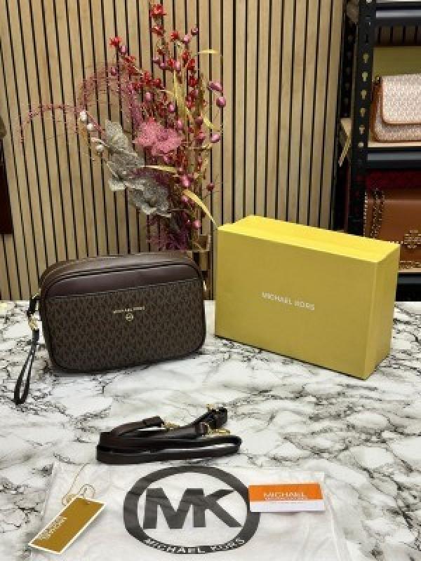 MICHAEL KORS HUDSON JETSET EAST WEST CAMERA BAG WITH ORIGINAL BOX AND DUST BAG (COFFEE) 23008