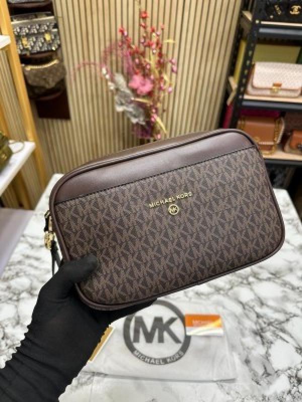 MICHAEL KORS HUDSON JETSET EAST WEST CAMERA BAG WITH ORIGINAL BOX AND DUST BAG (COFFEE) 23008
