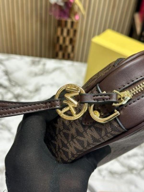 MICHAEL KORS HUDSON JETSET EAST WEST CAMERA BAG WITH ORIGINAL BOX AND DUST BAG (COFFEE) 23008