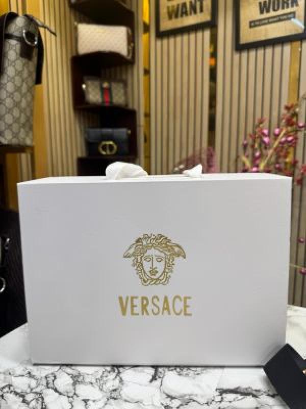 Versace shoulder bag in gold accents with magnetic closure bag (Black)