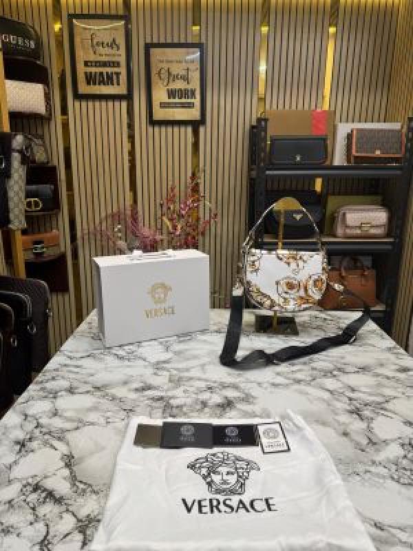 Versace shoulder bag in gold accents with magnetic closure bag (White and gold)