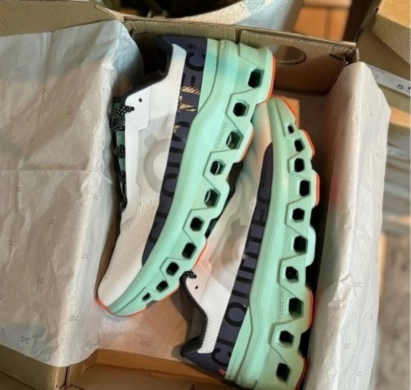 On CloudMonster Running "Undyed White Creek" #204