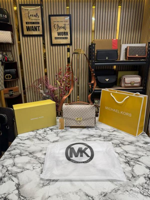 Michael Kors Hendrix Signature Shoulder Bag With Box Dust Bag Including Carry Bag (Beige)