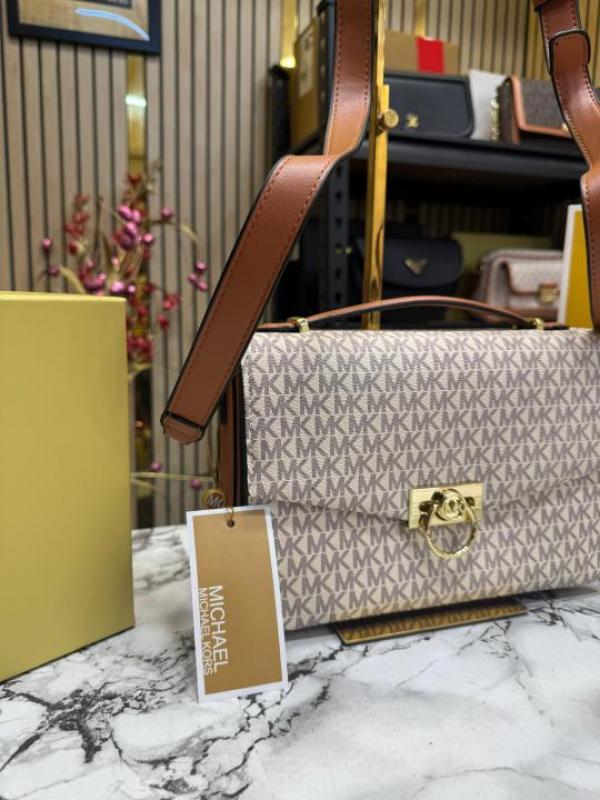 Michael Kors Hendrix Signature Shoulder Bag With Box Dust Bag Including Carry Bag (Beige)