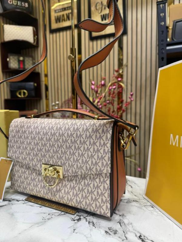 Michael Kors Hendrix Signature Shoulder Bag With Box Dust Bag Including Carry Bag (Beige)