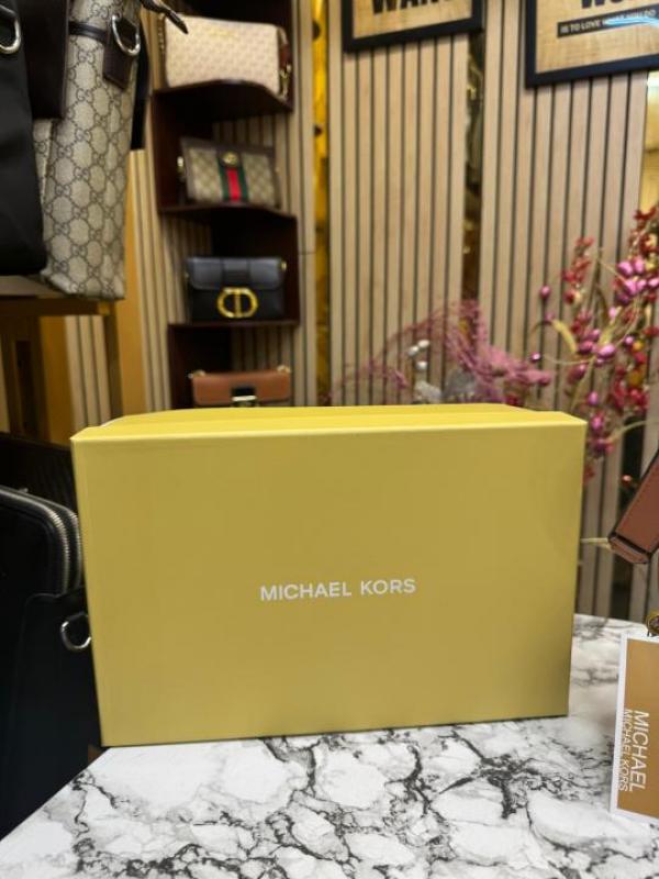 Michael Kors Hendrix Signature Shoulder Bag With Box Dust Bag Including Carry Bag (Beige)