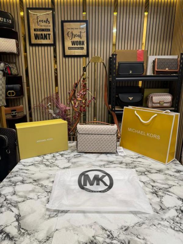 Michael Kors Hendrix Signature Shoulder Bag With Box Dust Bag Including Carry Bag (Beige)