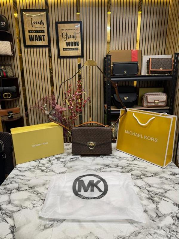 Michael Kors Hendrix Signature Shoulder Bag With Box Dust Bag Including Carry Bag (Brown)