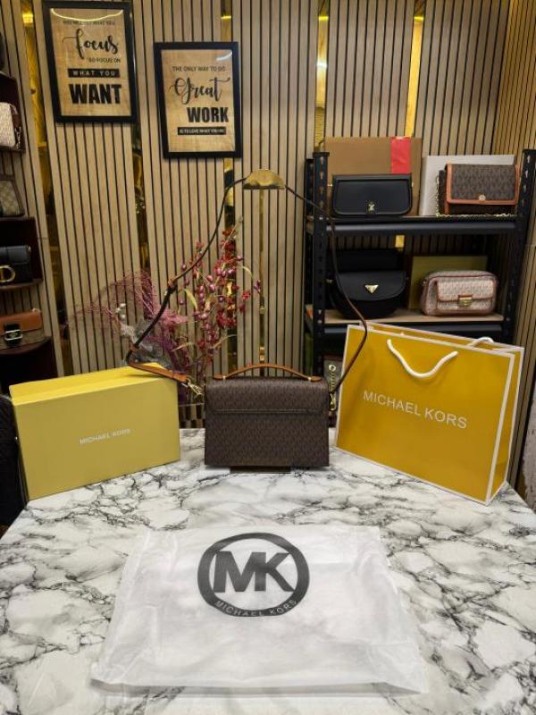 Michael Kors Hendrix Signature Shoulder Bag With Box Dust Bag Including Carry Bag (Brown)