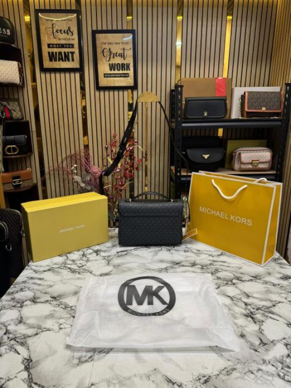 Michael Kors Hendrix Signature Shoulder Bag With Box Dust Bag Including Carry Bag (Black)