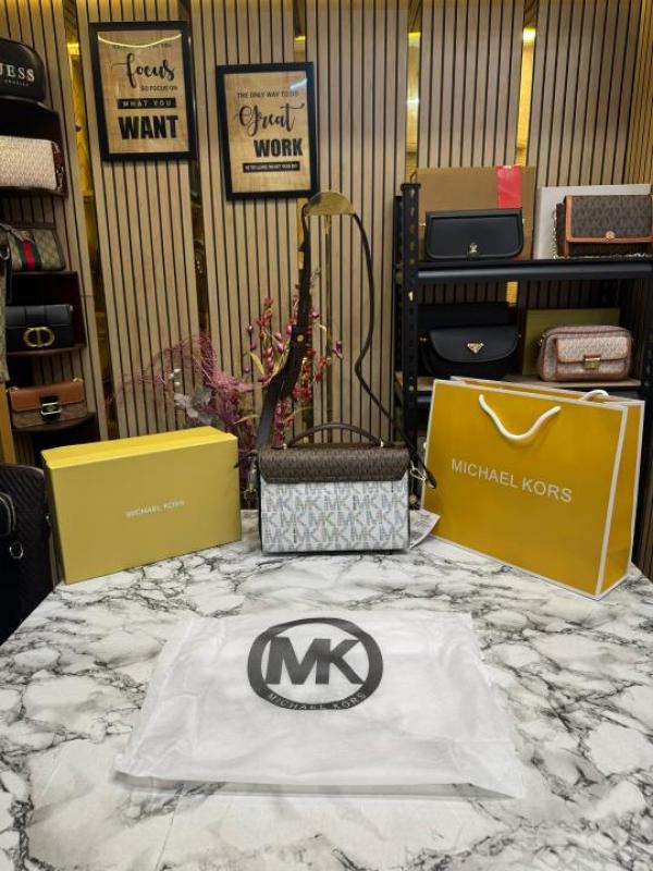Michael Kors Hendrix Signature Shoulder Bag With Box Dust Bag Including Carry Bag (Coffee White)